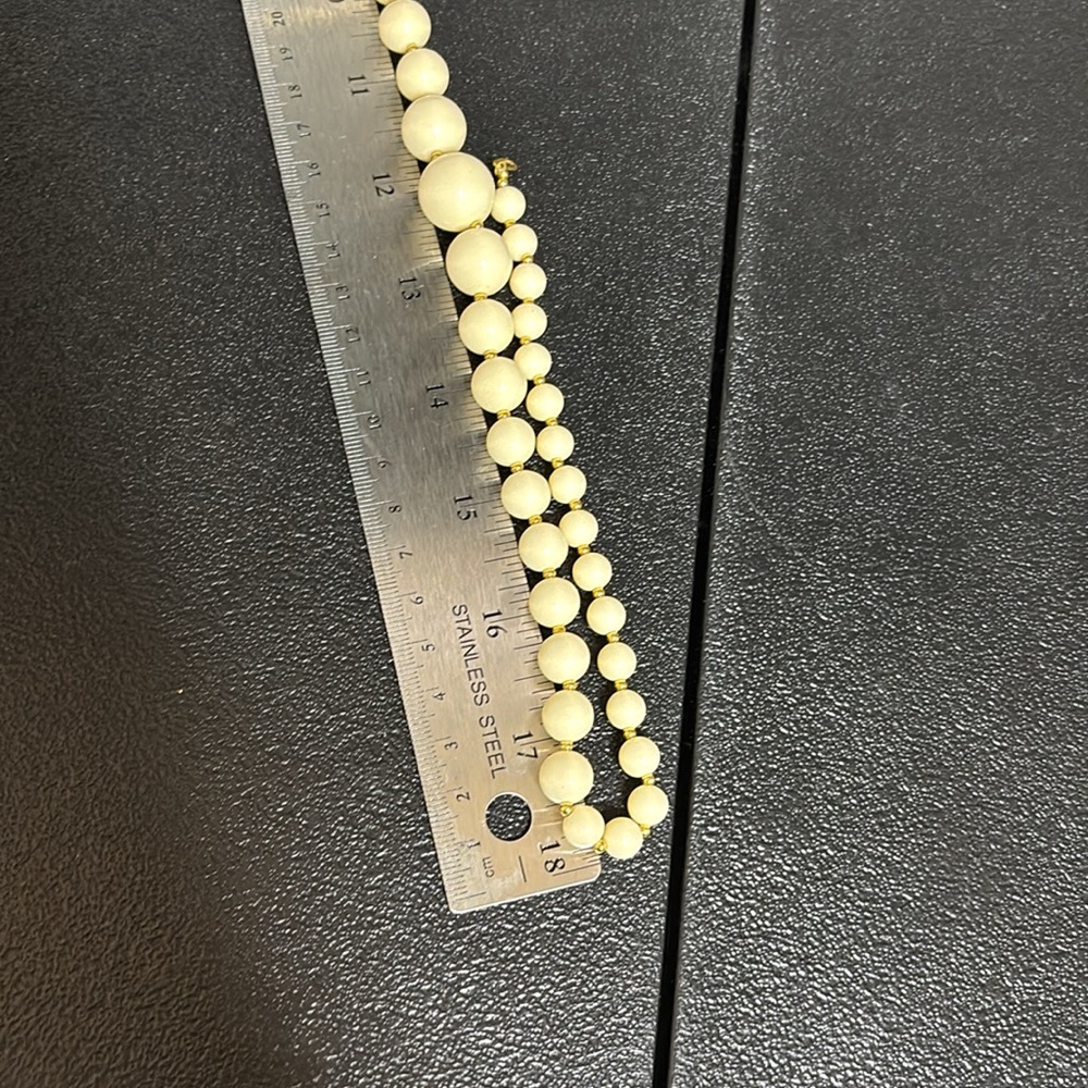 Vintage Patent Ivory Colored Beaded Gold Tone Acrylic Marilyn Necklace - Picture 9 of 9